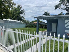 11751 SW 190th Terrace in Miami, FL - Foto de edificio - Building Photo