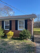 1236 Crewdson Dr in Bowling Green, KY - Building Photo