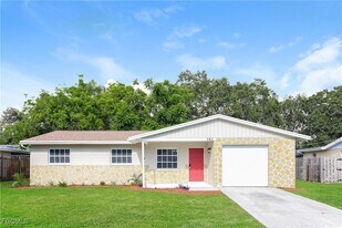 282 Lorraine Ave in Venice, FL - Building Photo