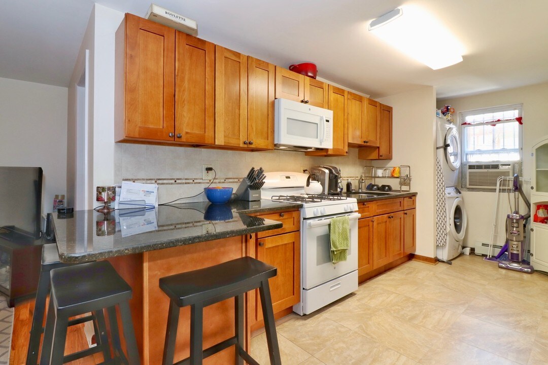 318 5th St in Jersey City, NJ - Building Photo