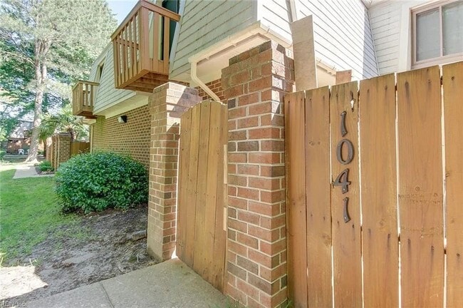 1041 Angler Ln in Virginia Beach, VA - Building Photo - Building Photo