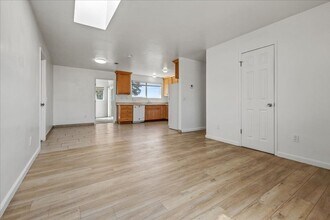 1711 Yosemite St in Seaside, CA - Building Photo - Building Photo