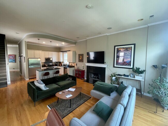 857 N Paulina St, Unit 3 in Chicago, IL - Foto de edificio - Building Photo