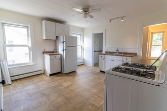 62 Lincoln Ave in Torrington, CT - Foto de edificio - Building Photo