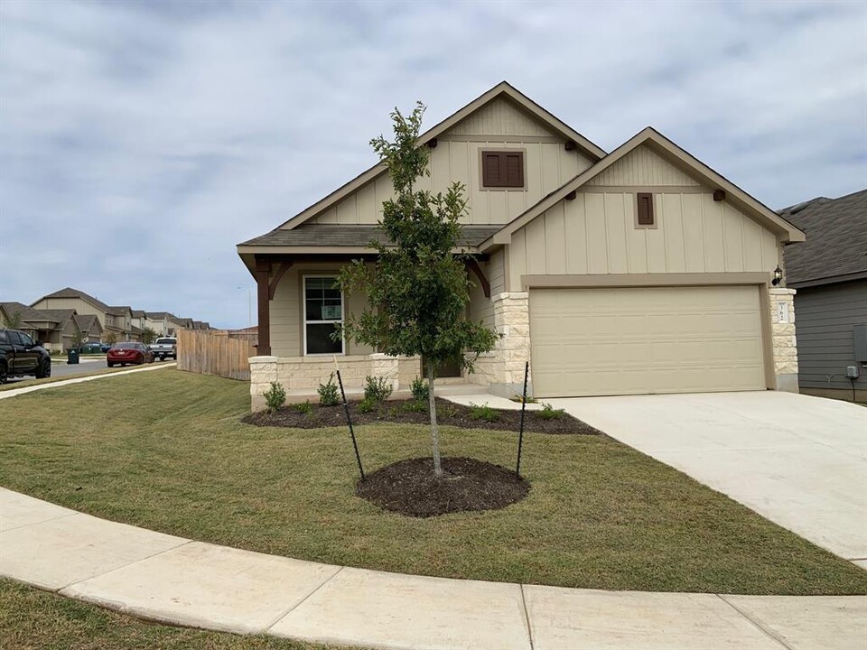 362 Tree Nut Lp in Buda, TX - Foto de edificio