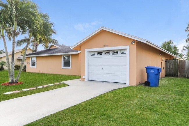 10404 Oliver Ln in Royal Palm Beach, FL - Building Photo - Building Photo