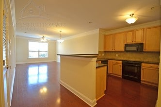 2244 Ashley Crossing Dr in Charleston, SC - Building Photo - Building Photo