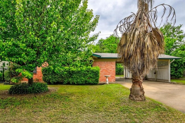 property at 1117 Colony N Dr