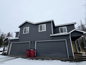 351 E Forest Ave, Unit Unit 2 in Wasilla, AK - Foto de edificio - Building Photo