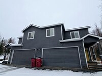 351 E Forest Ave, Unit 2 in Wasilla, AK - Foto de edificio - Building Photo