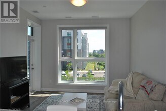95-395 Dundas St W in Oakville, ON - Building Photo - Building Photo