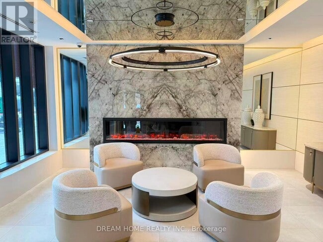 5858 Yonge St in Toronto, ON - Building Photo - Building Photo