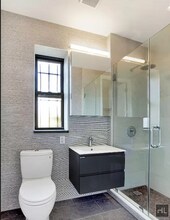 Stanton Street, Unit 5C in New York, NY - Foto de edificio - Building Photo