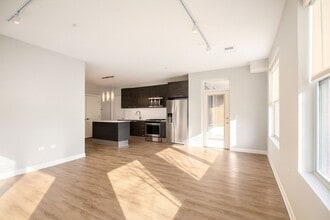 229 Park Ave in Clarendon Hills, IL - Foto de edificio - Building Photo