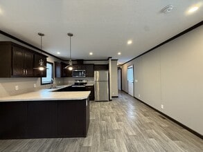 10610 State Rte 762 in Lockbourne, OH - Foto de edificio - Building Photo