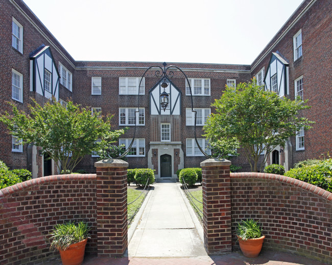 EmRose Court in Norfolk, VA - Foto de edificio - Building Photo