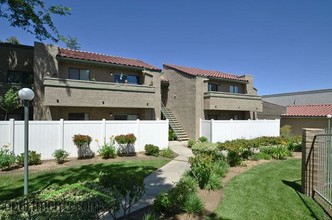 La Quinta Apartments in Palmdale, CA - Foto de edificio - Building Photo