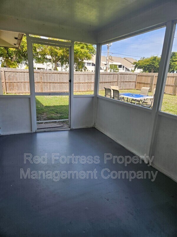 2805 SE 15th Pl in Cape Coral, FL - Building Photo - Building Photo