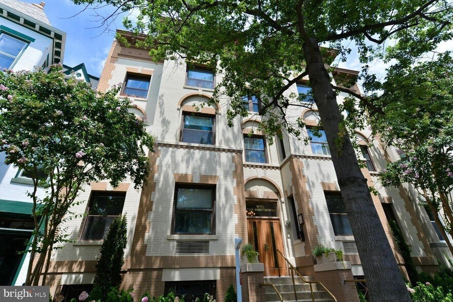 1843 Mintwood Pl NW, Unit 102 in Washington, DC - Foto de edificio