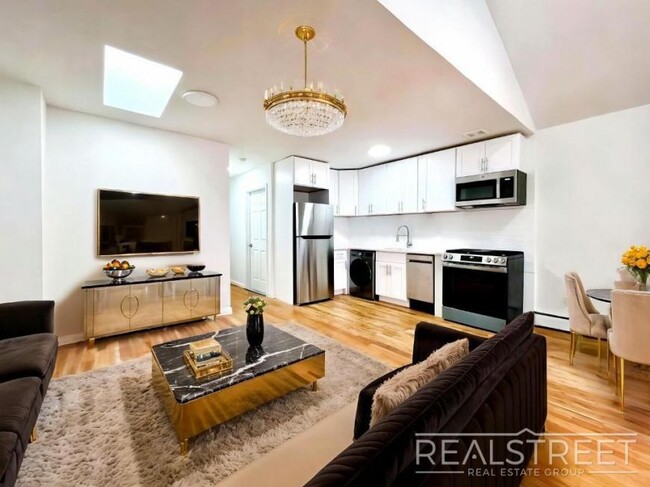 244 MacDougal St in Brooklyn, NY - Building Photo - Building Photo
