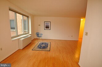 3000 Spout Run Pkwy in Arlington, VA - Building Photo - Building Photo