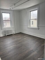 86 Pequonnock St, Unit 3 in Bridgeport, CT - Building Photo