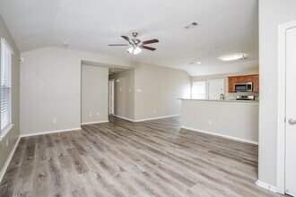 24214 Silver Maple Dr in Huffman, TX - Foto de edificio - Building Photo