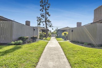 Walnut Park Apartments in Anaheim, CA - Building Photo - Building Photo