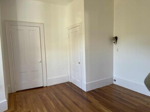 18 Indiana Terrace in Newton, MA - Building Photo - Building Photo