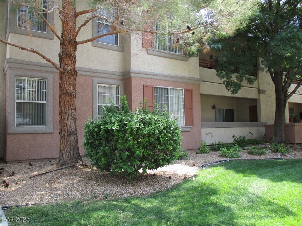 10220 Penrith Ave in Las Vegas, NV - Building Photo