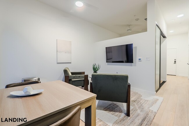 2623 Keene St, Unit 433 in Houston, TX - Building Photo - Building Photo