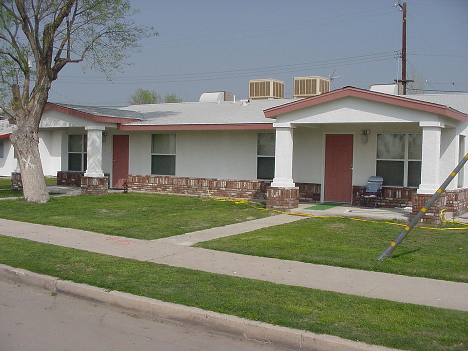 Terra Vista in Shafter, CA - Building Photo