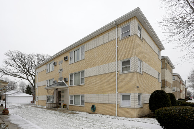 2229 Desplaines Ave in North Riverside, IL - Foto de edificio - Building Photo