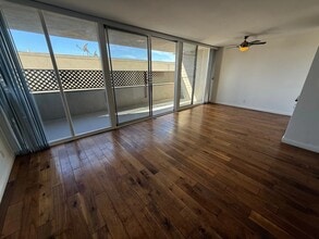 11936 Darlington Ave in Los Angeles, CA - Building Photo - Building Photo