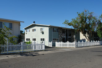 3366 Lerwick Rd in Sacramento, CA - Foto de edificio - Building Photo