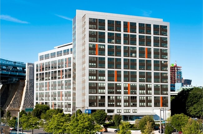 250 N Christopher Columbus Blvd, Unit 1001 in Philadelphia, PA - Building Photo - Building Photo