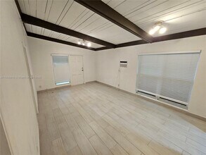 227 SE 1st St in Dania Beach, FL - Building Photo - Building Photo