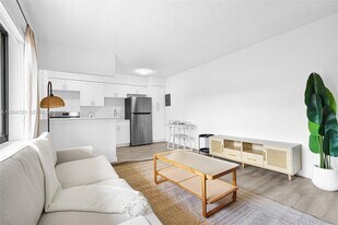 13210 Memorial Hwy in Miami, FL - Building Photo