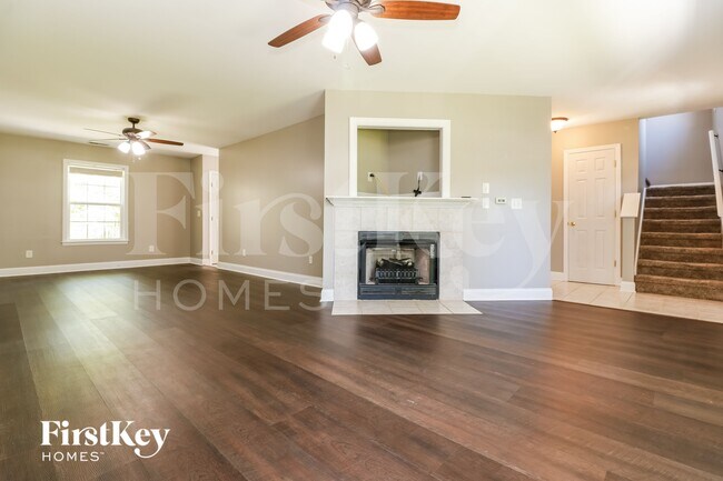 1237 State Rd S-8-806 in Moncks Corner, SC - Foto de edificio - Building Photo