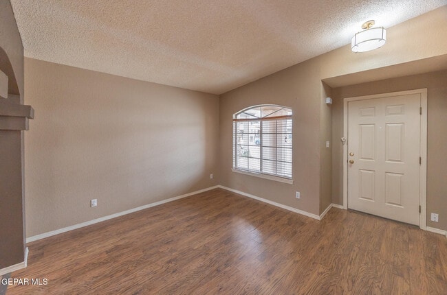 449 Valle Calido Dr in Socorro, TX - Building Photo - Building Photo