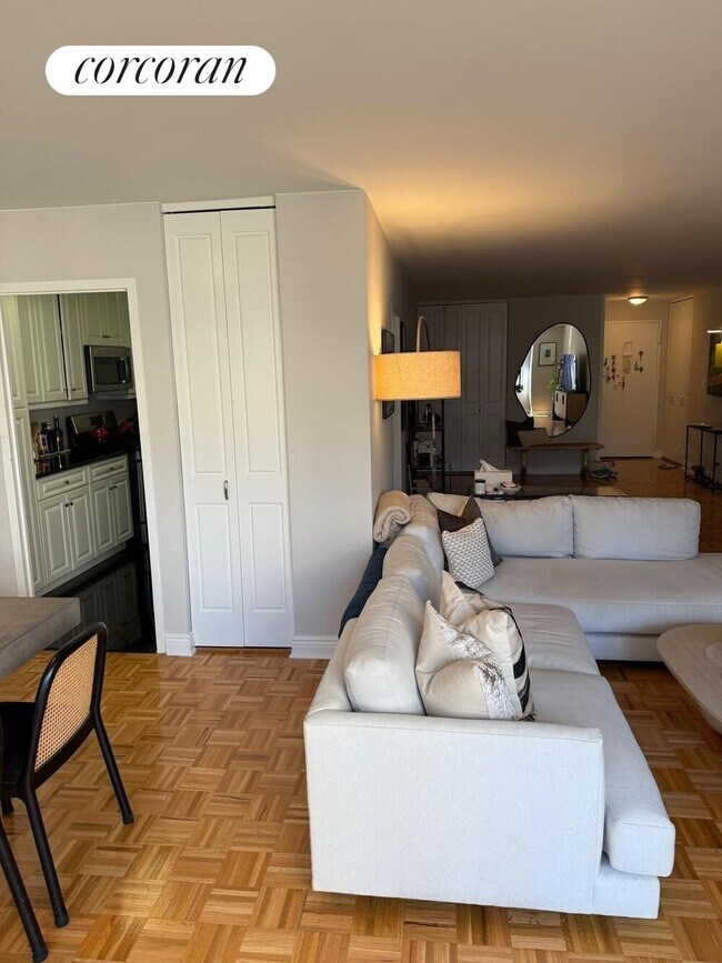201 E 28th St in New York, NY - Building Photo - Building Photo