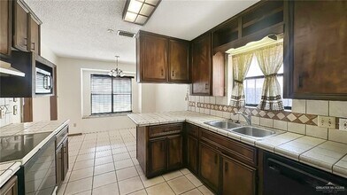 14 Hummingbird Ave in McAllen, TX - Building Photo - Building Photo