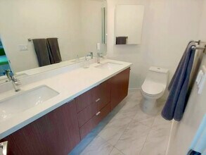 654 N Virgil Ave in Los Angeles, CA - Building Photo - Building Photo