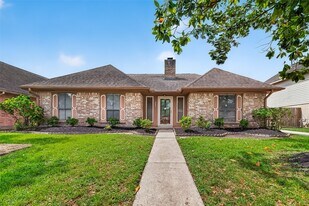 10031 Sagemill Dr in Houston, TX - Building Photo