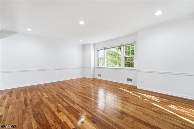 35 Brooktree Rd in East Windsor, NJ - Building Photo - Building Photo