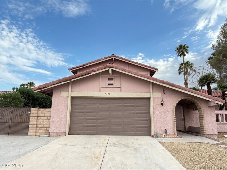5421 W Ganado Dr in Las Vegas, NV - Building Photo