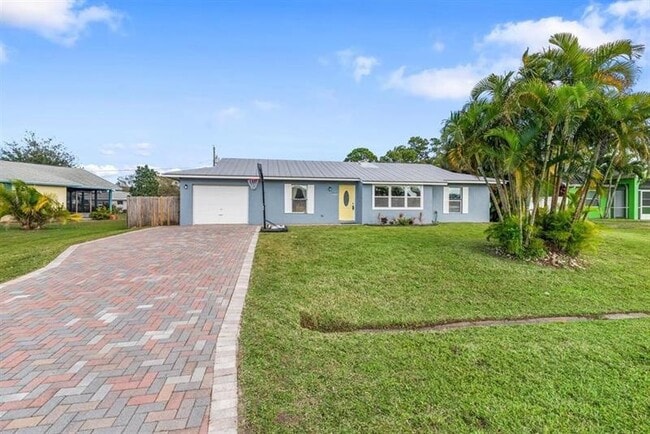 709 SW Dorchester St in Port St. Lucie, FL - Building Photo - Building Photo