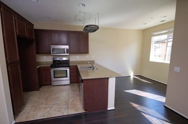 10112 Star Magnolia Ln in Santee, CA - Building Photo - Building Photo