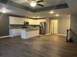 605 Hillcrest St in Pleasant Hill, MO - Building Photo - Building Photo