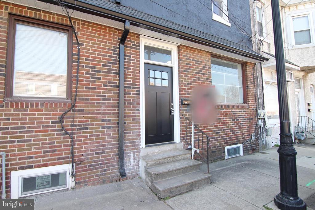 66 E 4th St in Bridgeport, PA - Building Photo